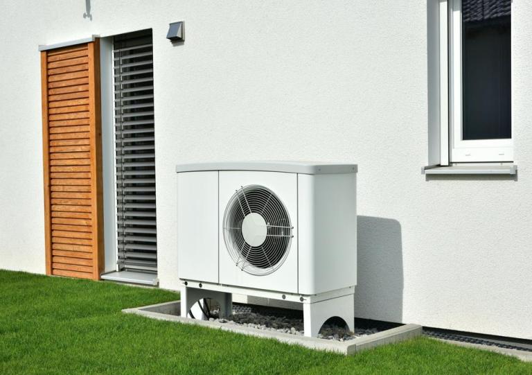 La pompe à chaleur aérothermique tire son énergie de l'air extérieur.